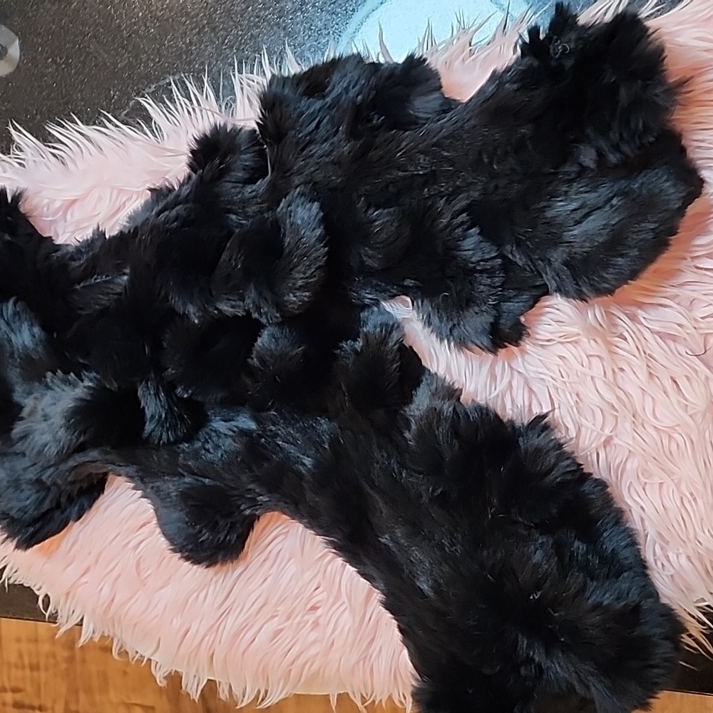 Valerie Stevens 100% Rabbit Ruffle Scarf - Picture 5 of 9
